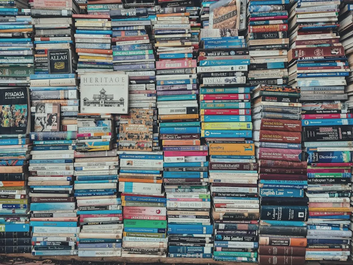 Literary Fiction vs Commercial Fiction: Key Differences